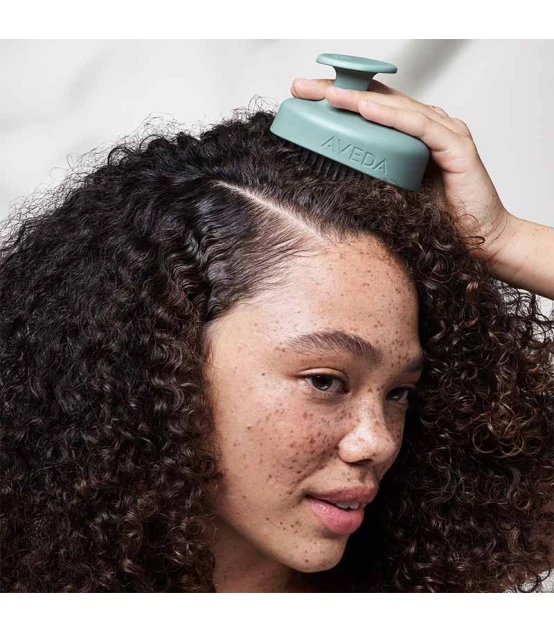 Aveda Scalp Solutions Stimulating Scalp Massager  | Celini.nl